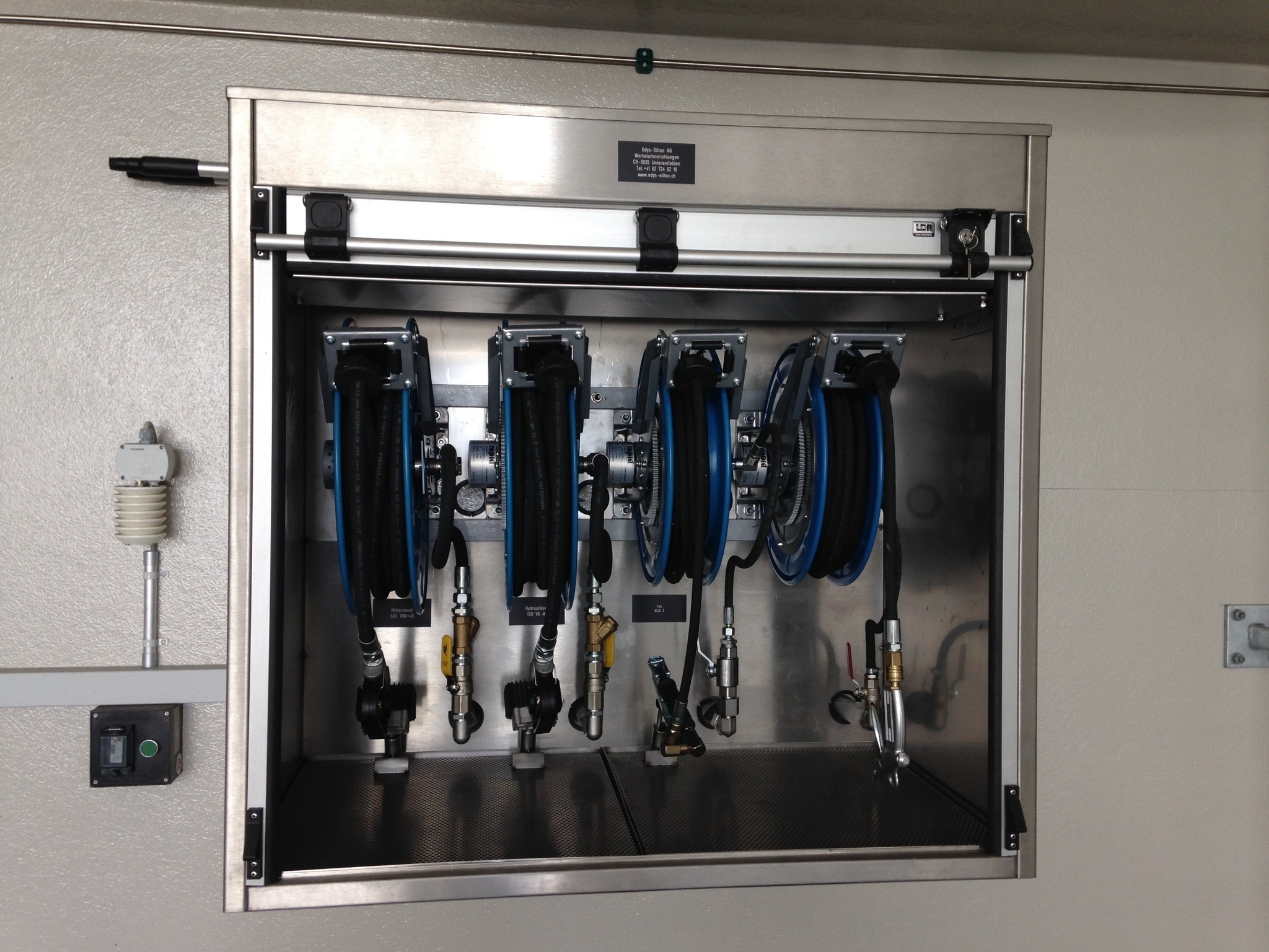 Schrank aus Edelstahl f&amp;#252;r 4 Schlauchaufroller BR 9