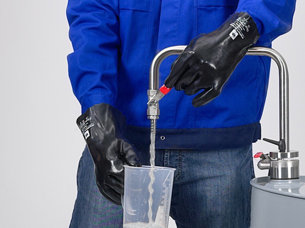 Fasspumpe Edelstahl, fussbet&amp;#228;tigt, mit Auslaufbogen und Abstellhahn